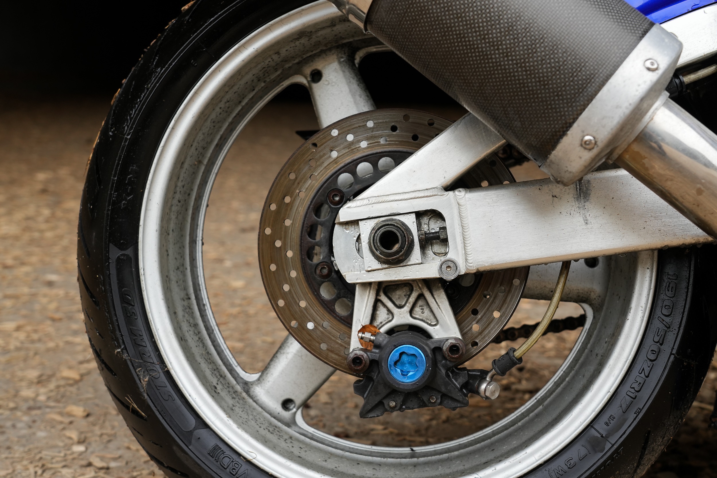 BR101AA2007 Bearing Set Rear Wheel Bearing & Seal Kit For Yamaha R1 (YZF-R1) 2002-2014 - Includes Bearings, Seals, Needle Bearing 2004 Yamaha R1 Fairing Kit - Foto 4