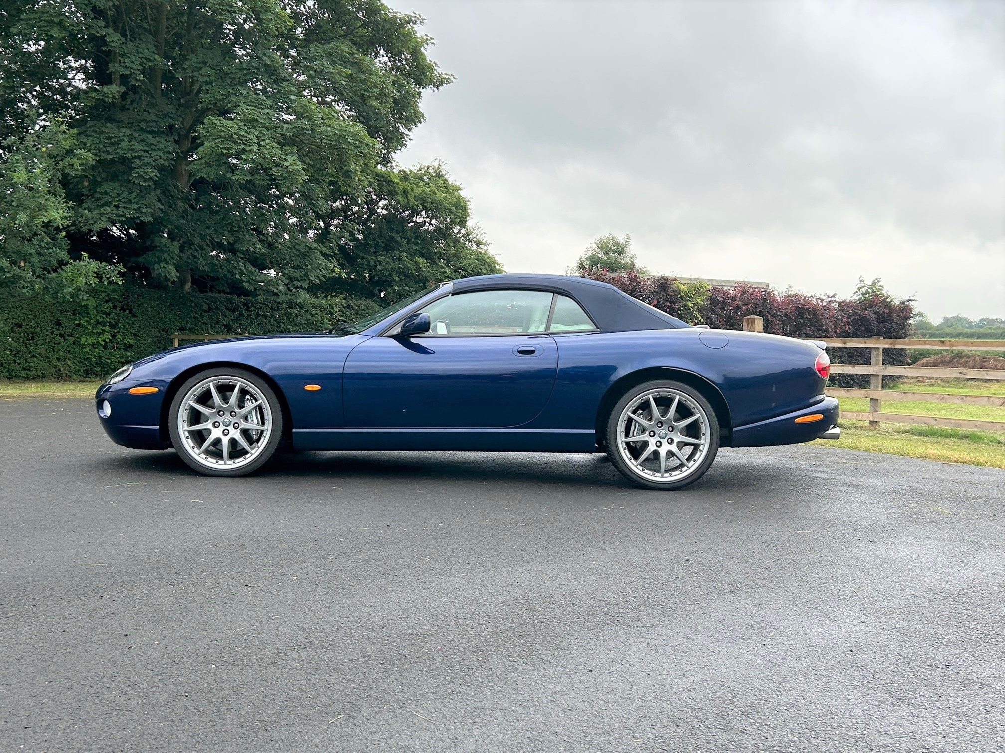 Lot 40 - 2005 Jaguar XKR Convertible