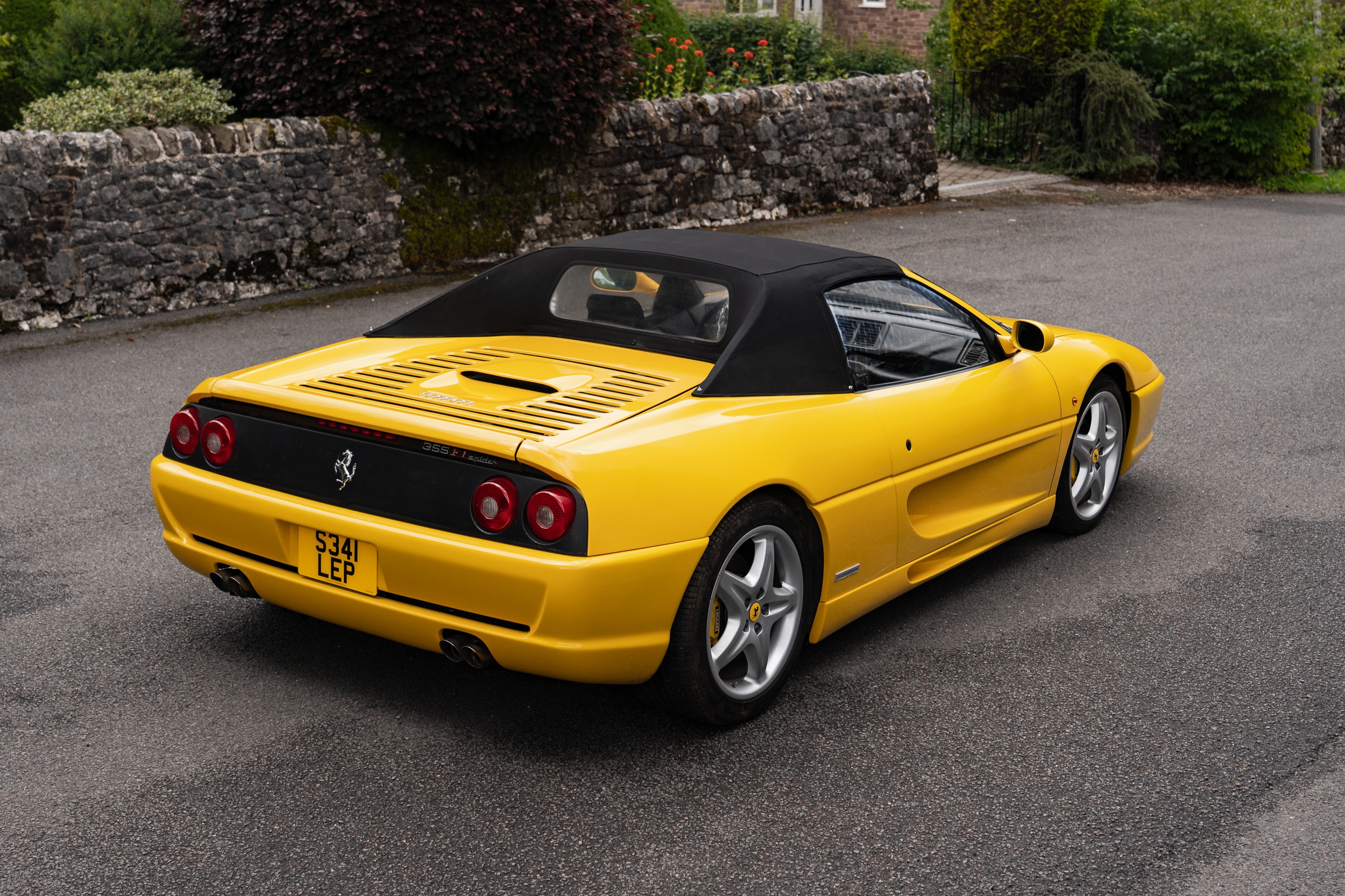 Lot 129 - 1999 Ferrari F355 Spider