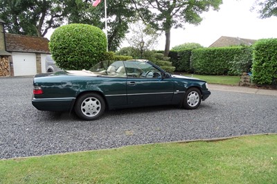 Lot 77 - 1995 Mercedes-Benz E320 Cabriolet