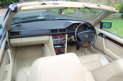 Lot 77 - 1995 Mercedes-Benz E320 Cabriolet