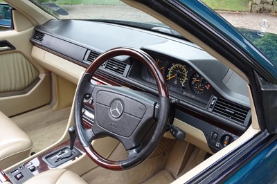 Lot 77 - 1995 Mercedes-Benz E320 Cabriolet