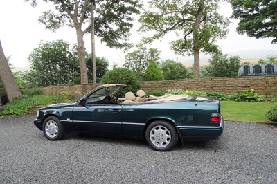 Lot 77 - 1995 Mercedes-Benz E320 Cabriolet