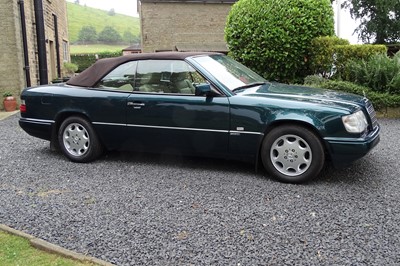 Lot 77 - 1995 Mercedes-Benz E320 Cabriolet