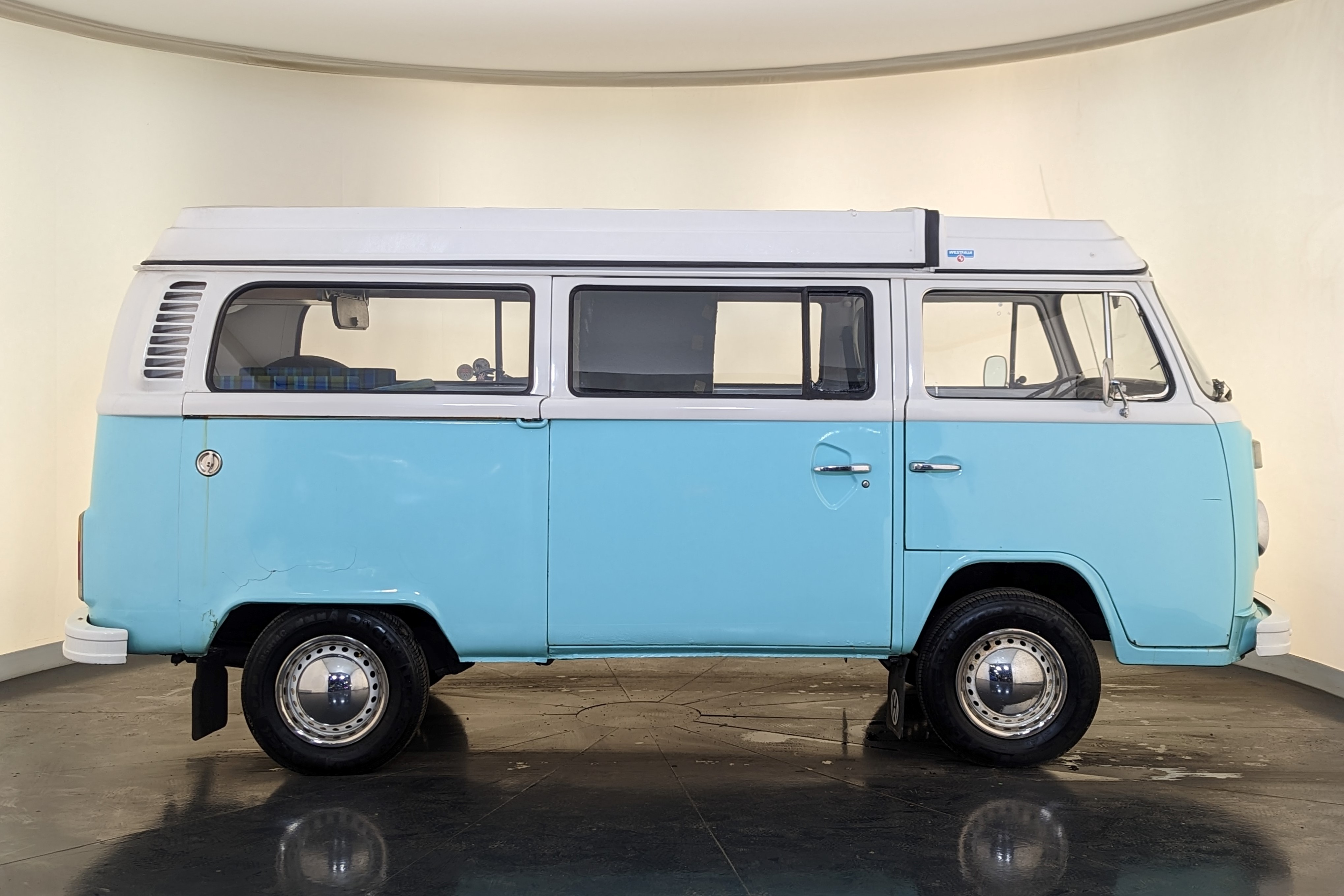 Lot 121 - 1975 Volkswagen Type 2 Camper Van