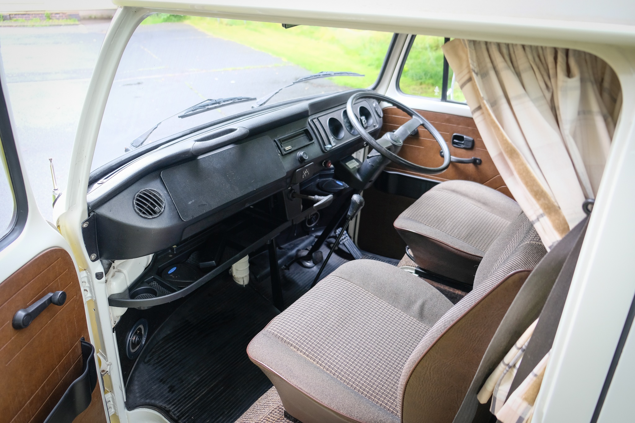 Lot 423 - 1980 Volkswagen Type 2 (T2) Devon Moonraker