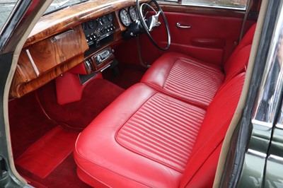 Lot 393 - 1968 Daimler V8-250