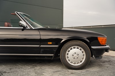 Lot 374 - 1988 Mercedes-Benz 500SL