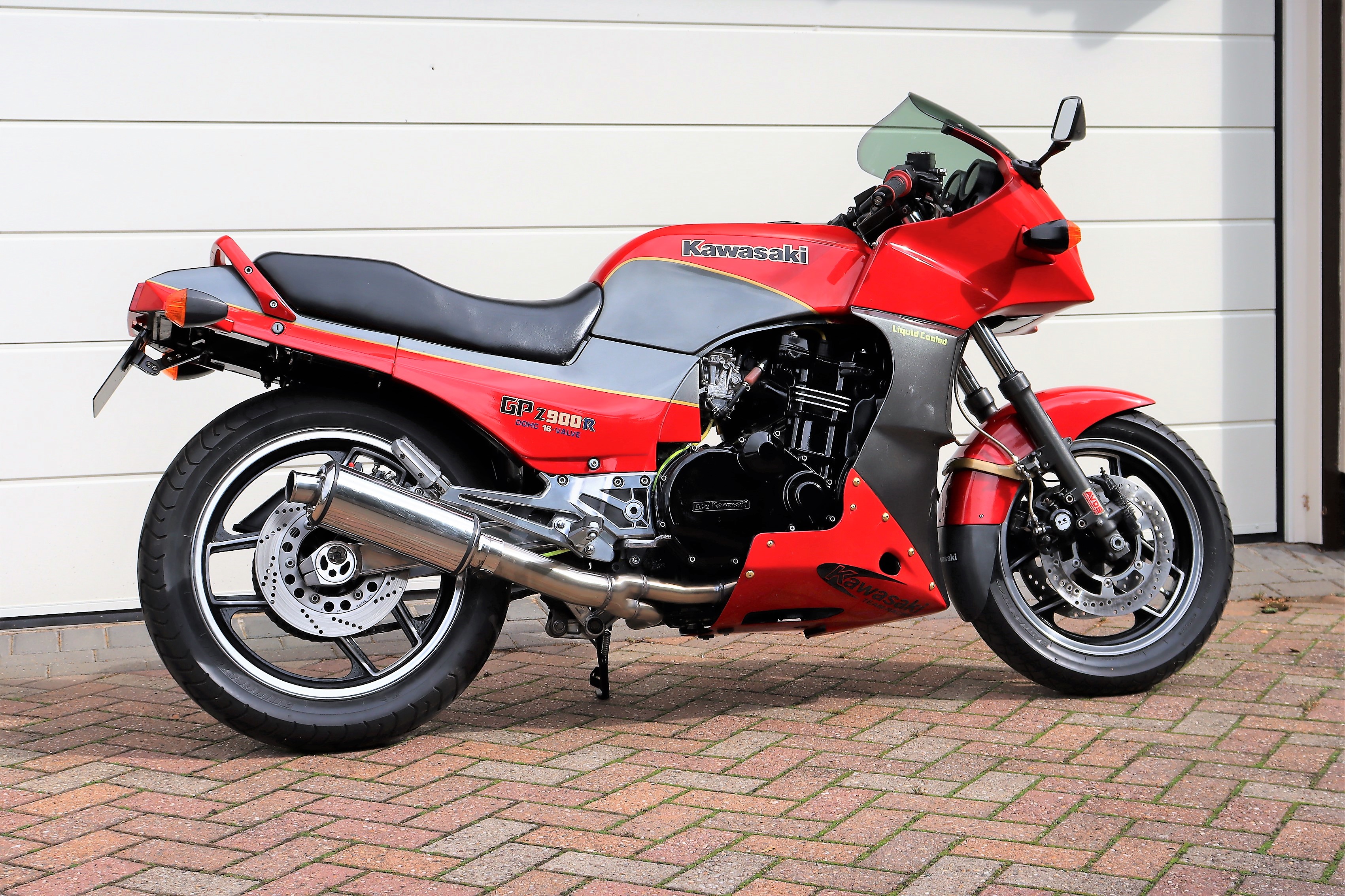 Lot 200 - 1984 Kawasaki GPZ 900R