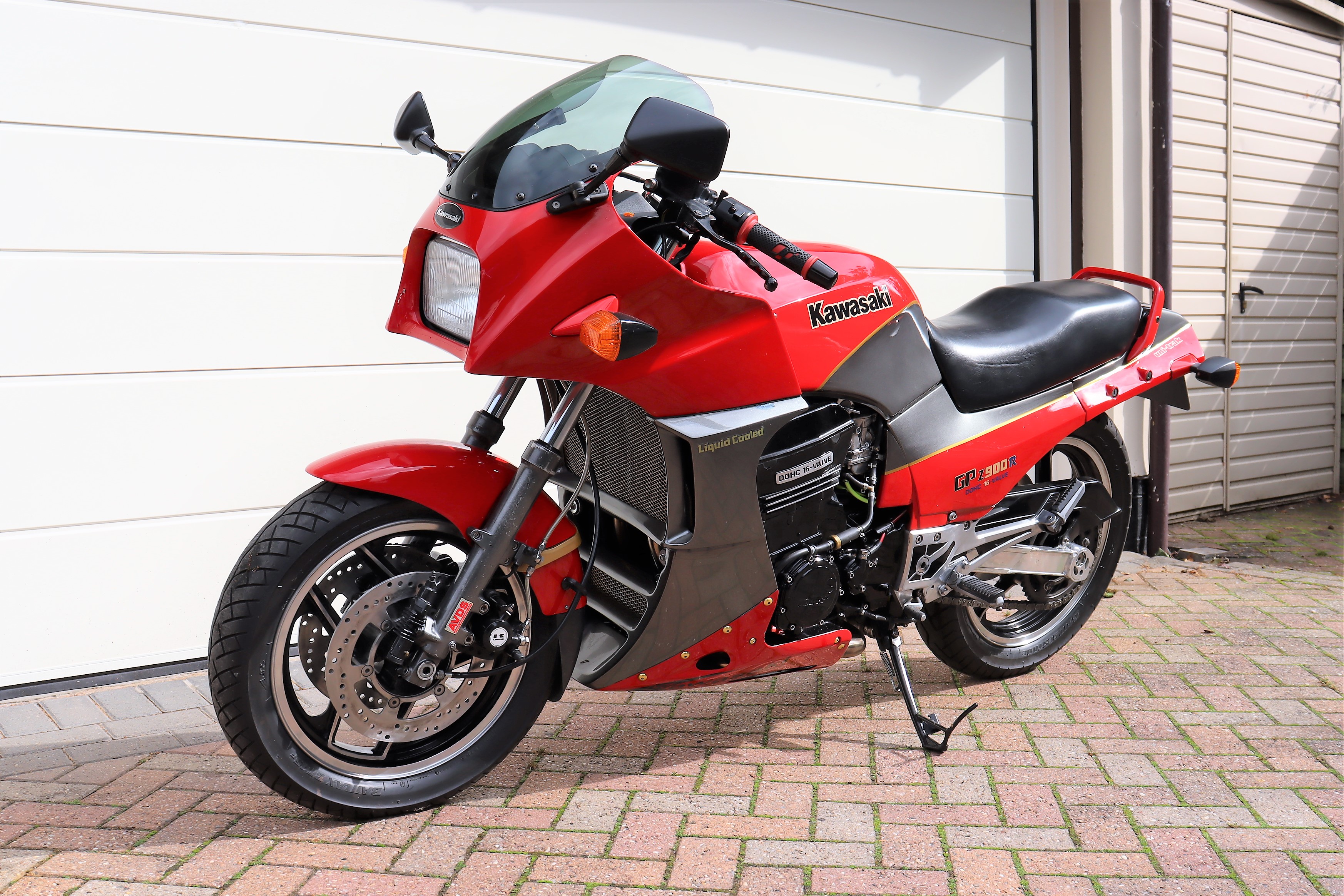 Lot 200 - 1984 Kawasaki GPZ 900R