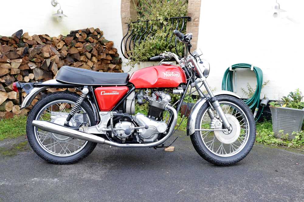 red norton commando