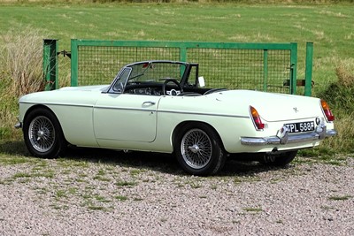 Lot 6 - 1968 MG C Roadster