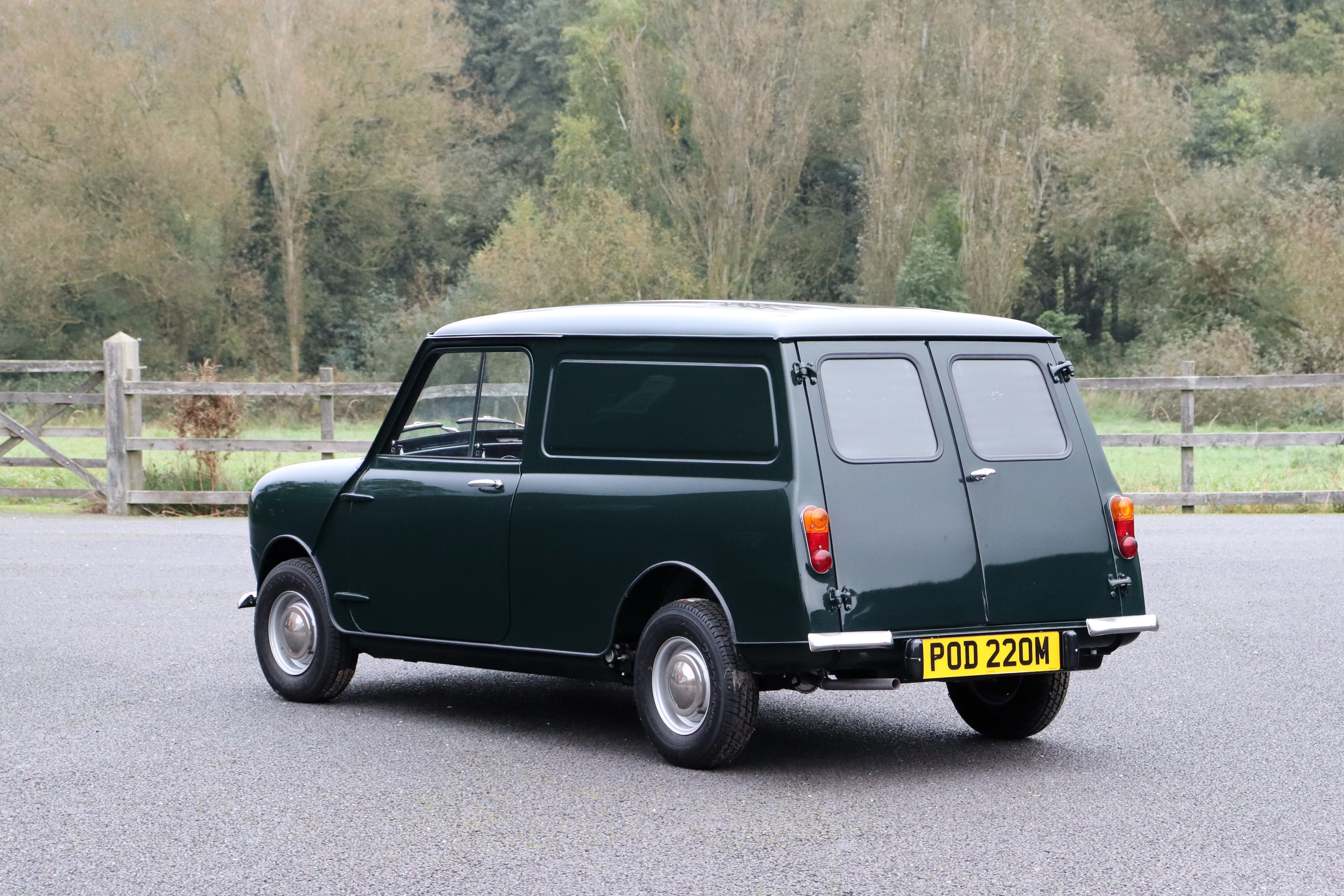 Lot 82 - 1974 Austin Mini Van 850