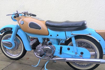 Lot 304 - 1961 Ariel Super Sports