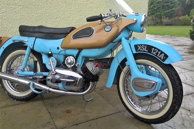 Lot 304 - 1961 Ariel Super Sports
