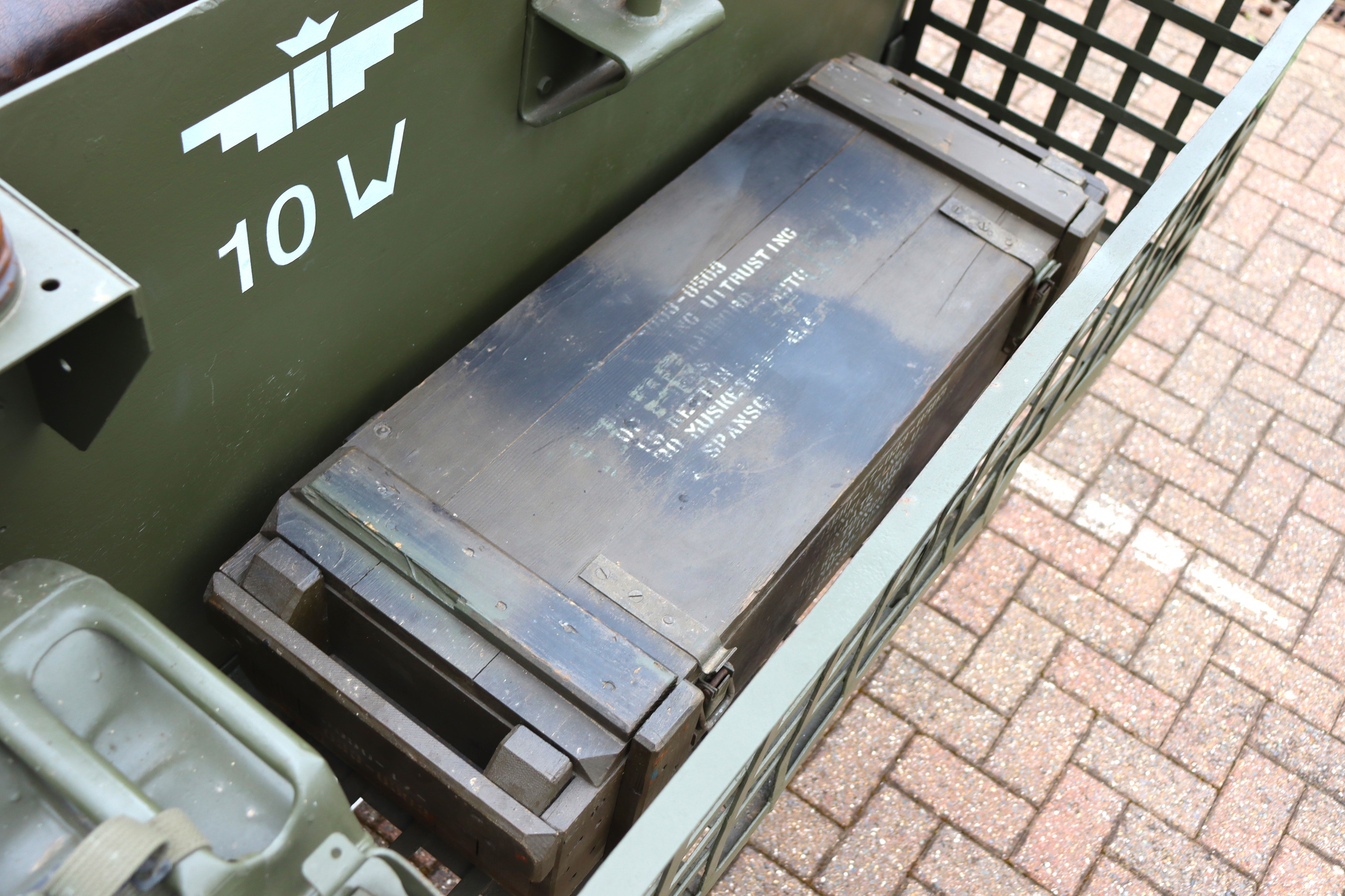 Lot 80 - 1952 Minerva Land Rover Blindé Air Commando