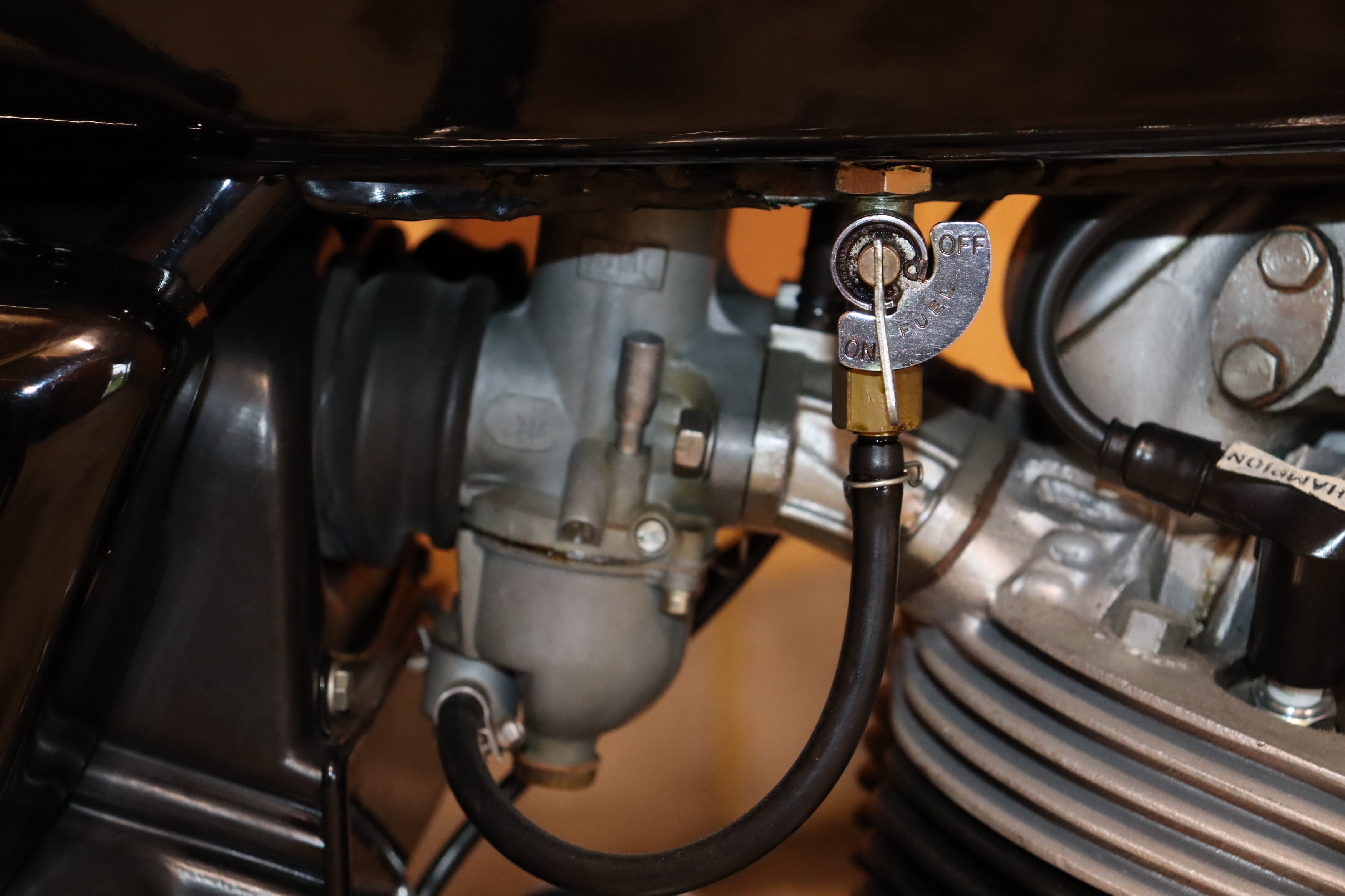 JOE BAR TEAM Manchzeck et Bracame Norton 850 Commando