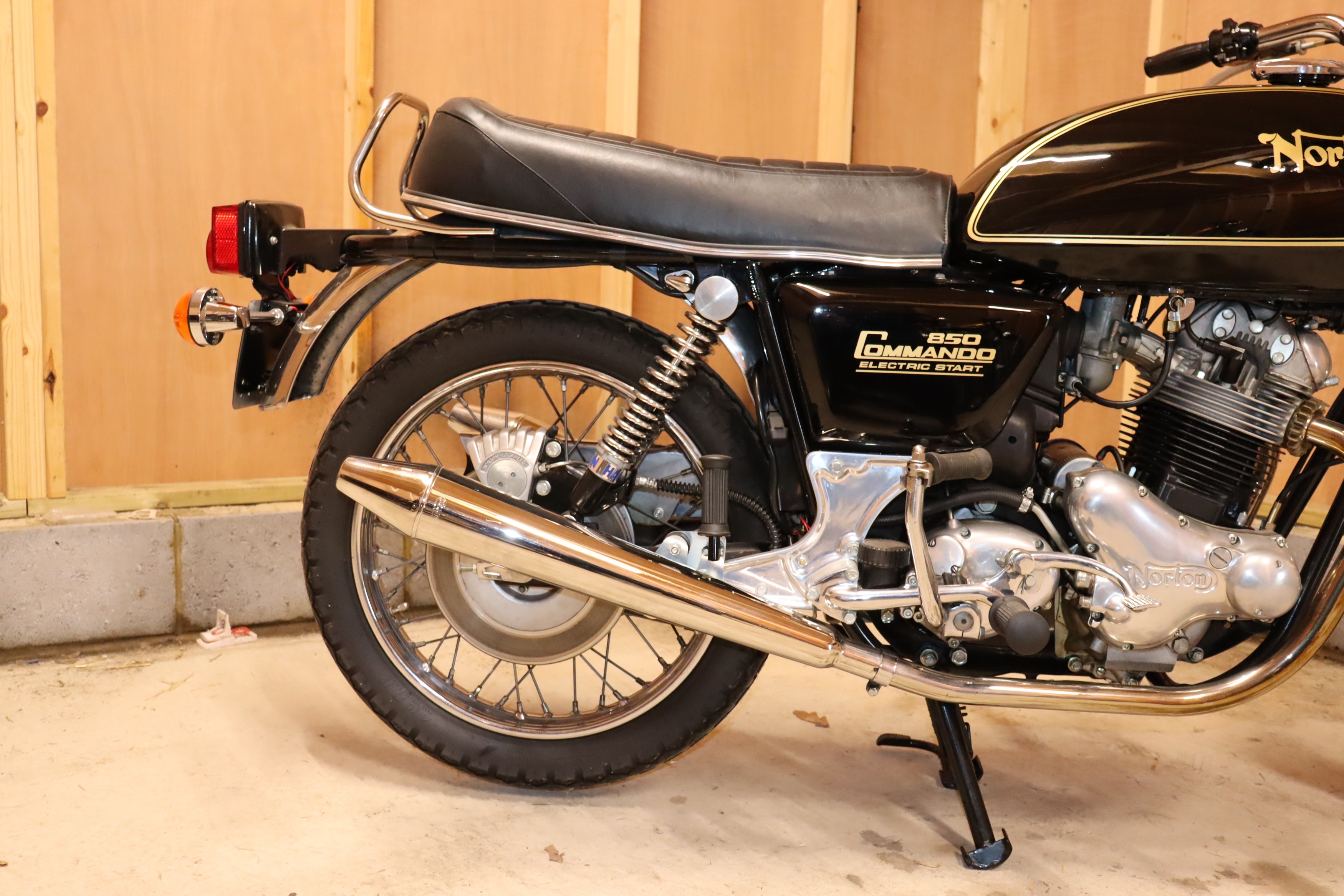 Miniature Moto Norton Commando 850 N°106 – Joe Bar Team – 1974 – 1/18 VENT OUEST