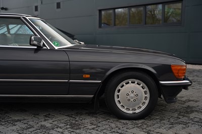 Lot 10 - 1987 Mercedes-Benz 300SL