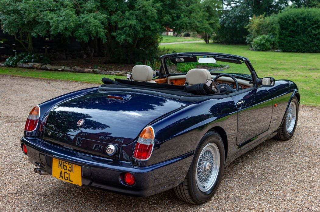 Lot 81 - 1995 MG RV8