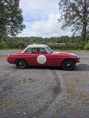 Lot 6 - 1965 MG B Roadster