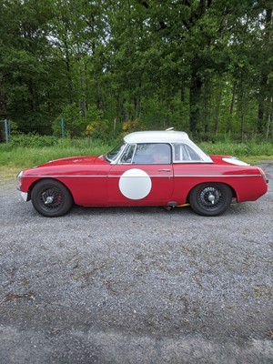 Lot 6 - 1965 MG B Roadster