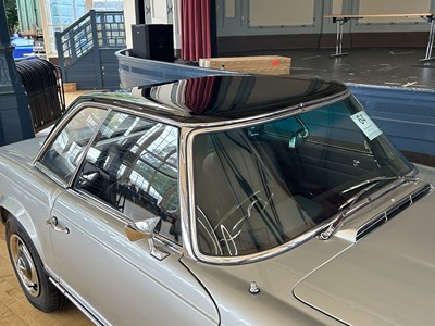 Lot 64 - 1967 Mercedes-Benz 250SL