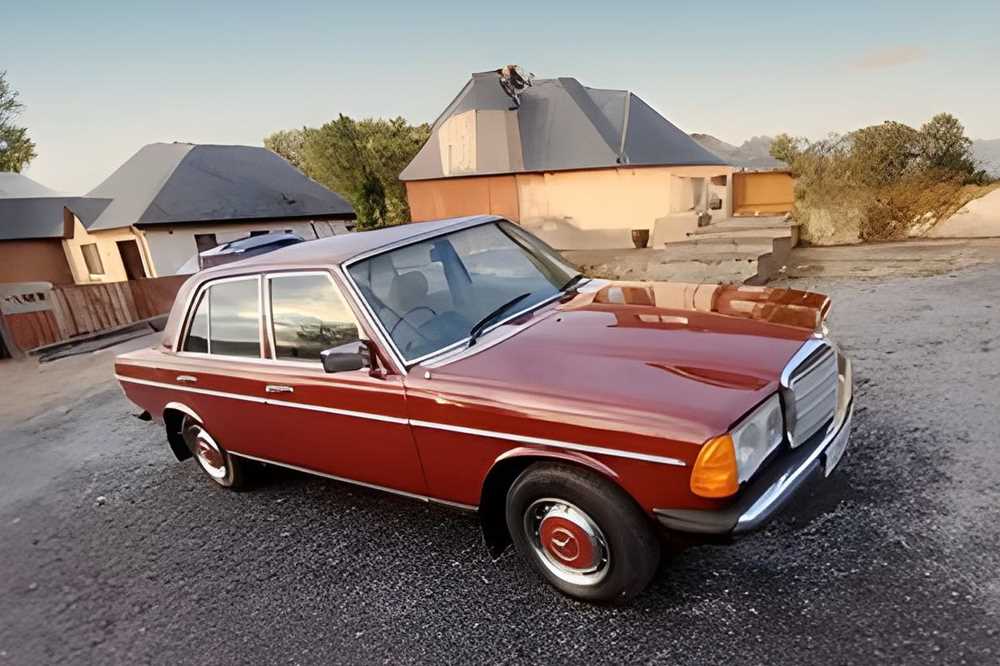 Lot 92 - 1982 Mercedes-Benz 200 Saloon