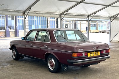 Lot 92 - 1982 Mercedes-Benz 200 Saloon