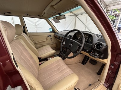 Lot 92 - 1982 Mercedes-Benz 200 Saloon