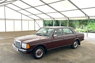 Lot 92 - 1982 Mercedes-Benz 200 Saloon