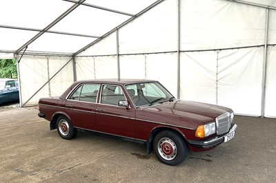 Lot 92 - 1982 Mercedes-Benz 200 Saloon