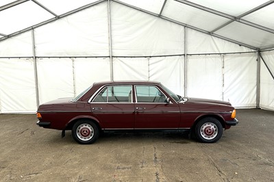 Lot 92 - 1982 Mercedes-Benz 200 Saloon