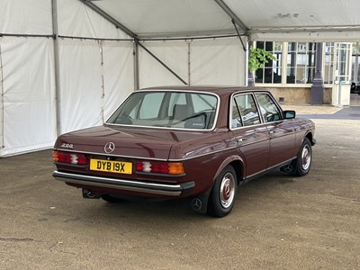 Lot 92 - 1982 Mercedes-Benz 200 Saloon