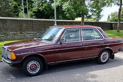 Lot 92 - 1982 Mercedes-Benz 200 Saloon