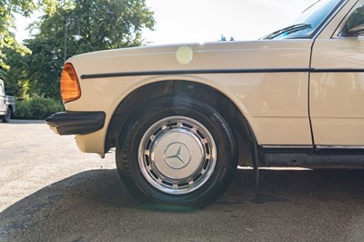 Lot 76 - 1985 Mercedes-Benz 200 T Estate