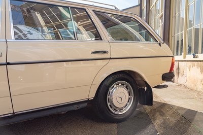 Lot 76 - 1985 Mercedes-Benz 200 T Estate