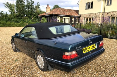 Lot 82 - 1995 Mercedes-Benz E320 Cabriolet