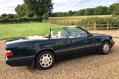 Lot 82 - 1995 Mercedes-Benz E320 Cabriolet