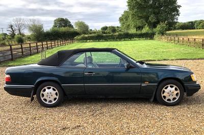 Lot 82 - 1995 Mercedes-Benz E320 Cabriolet