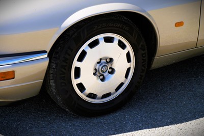 Lot 32 - 1996 Jaguar XJ-S 4.0 Celebration Convertible