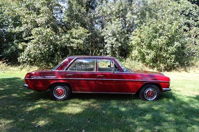 Lot 64 - 1969 Mercedes-Benz 220 Saloon