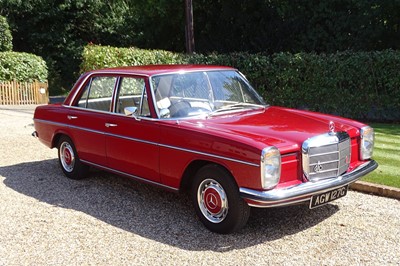 Lot 64 - 1969 Mercedes-Benz 220 Saloon