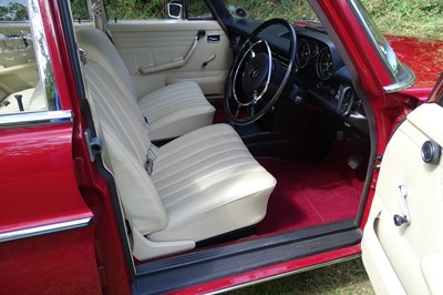 Lot 64 - 1969 Mercedes-Benz 220 Saloon