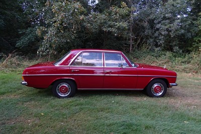 Lot 64 - 1969 Mercedes-Benz 220 Saloon