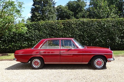 Lot 64 - 1969 Mercedes-Benz 220 Saloon