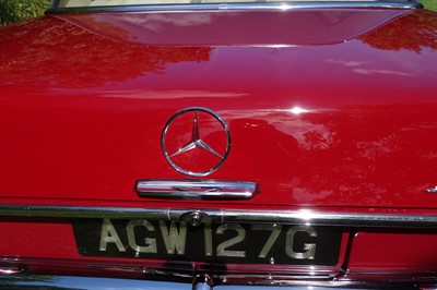 Lot 64 - 1969 Mercedes-Benz 220 Saloon