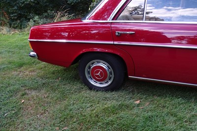 Lot 64 - 1969 Mercedes-Benz 220 Saloon