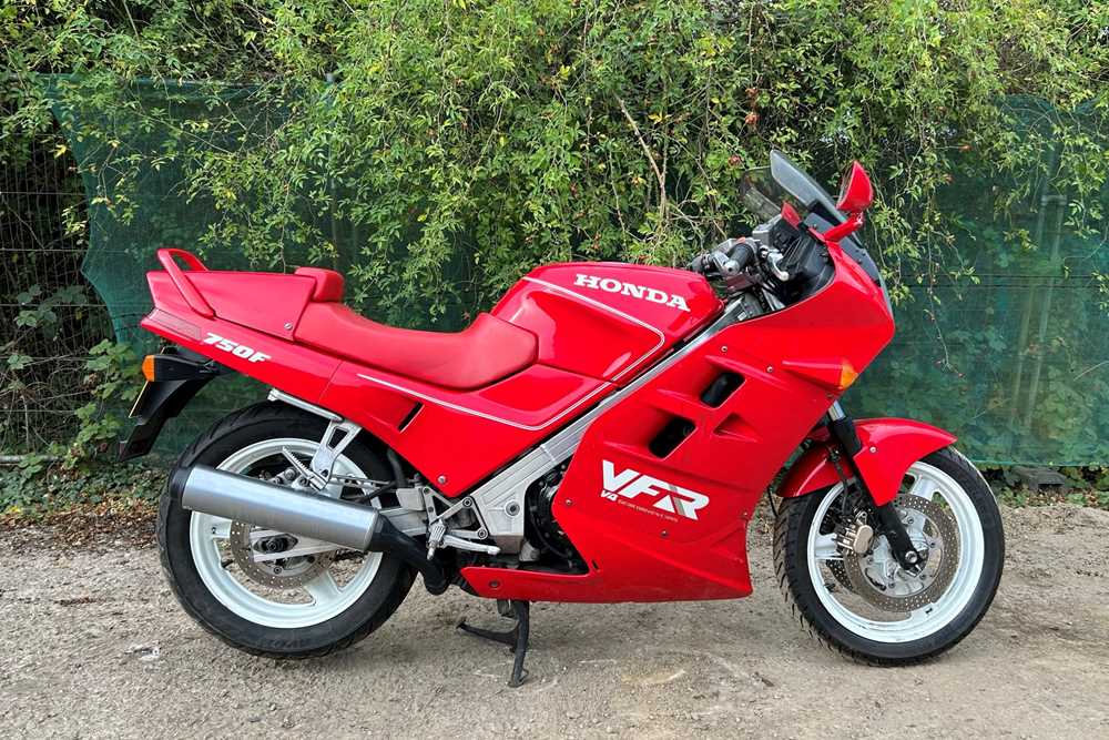 Lot 369 - 1998 Honda VFR750FJ