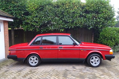 Lot 29 - 1988 Volvo 240 GLT Saloon